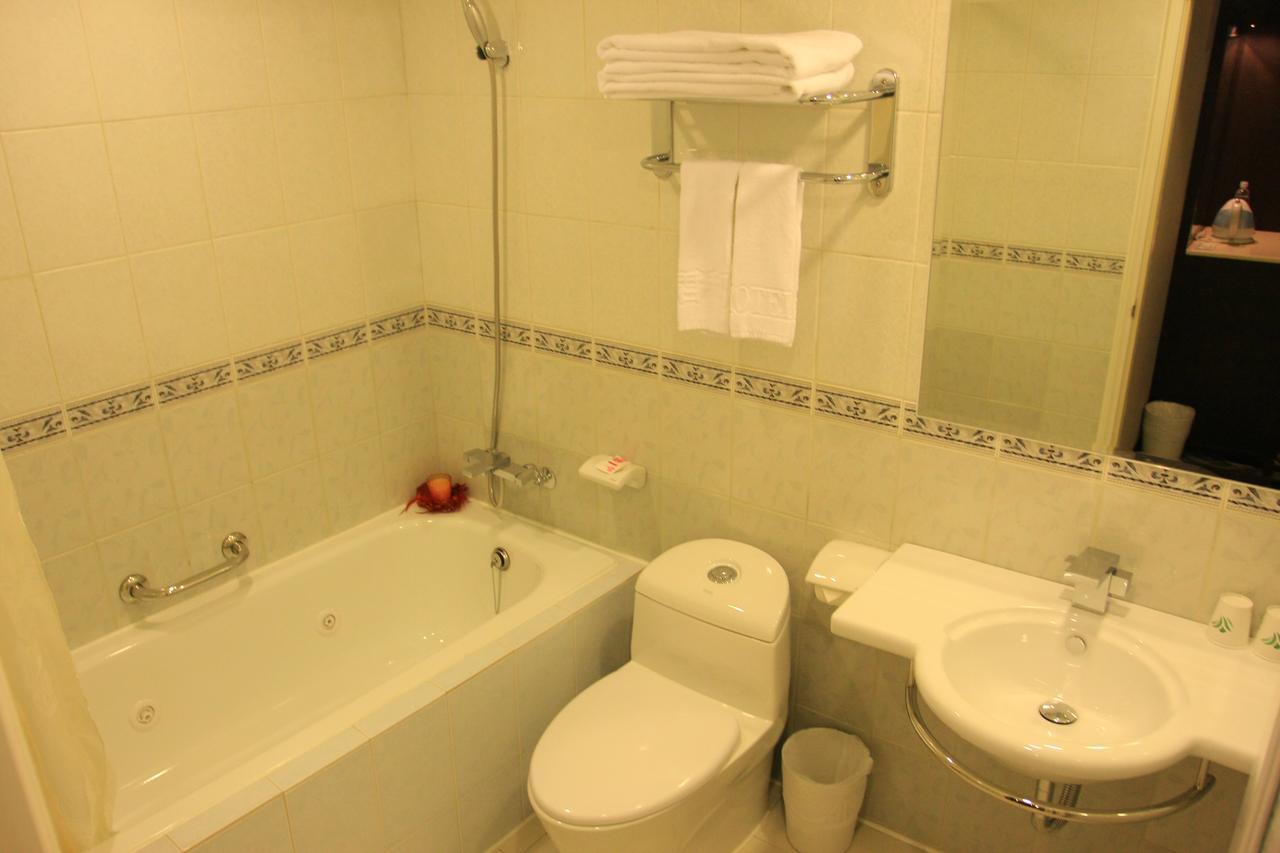 Junli Hotel Banciao Bagian luar foto