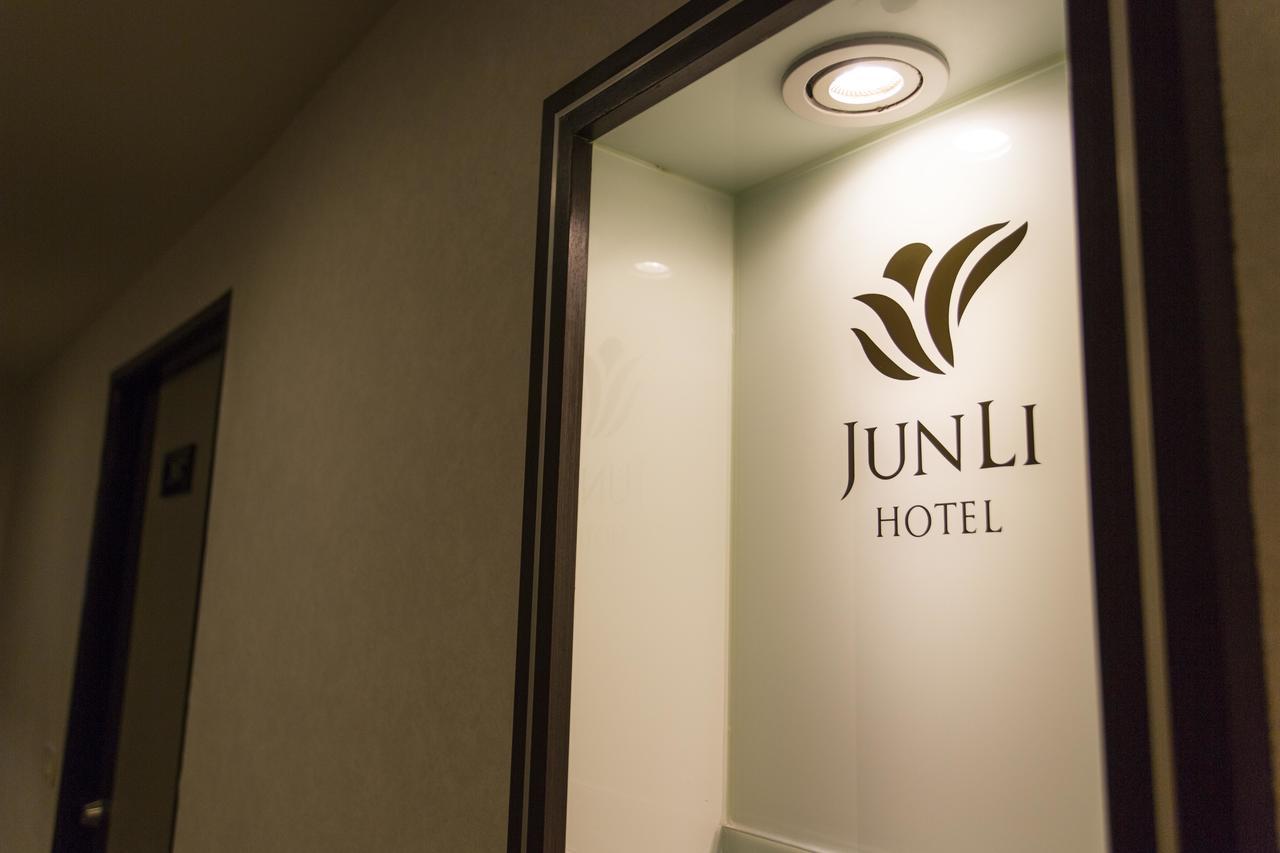 Junli Hotel Banciao Bagian luar foto