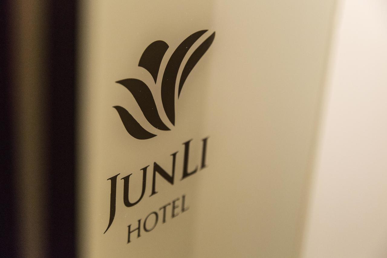 Junli Hotel Banciao Bagian luar foto