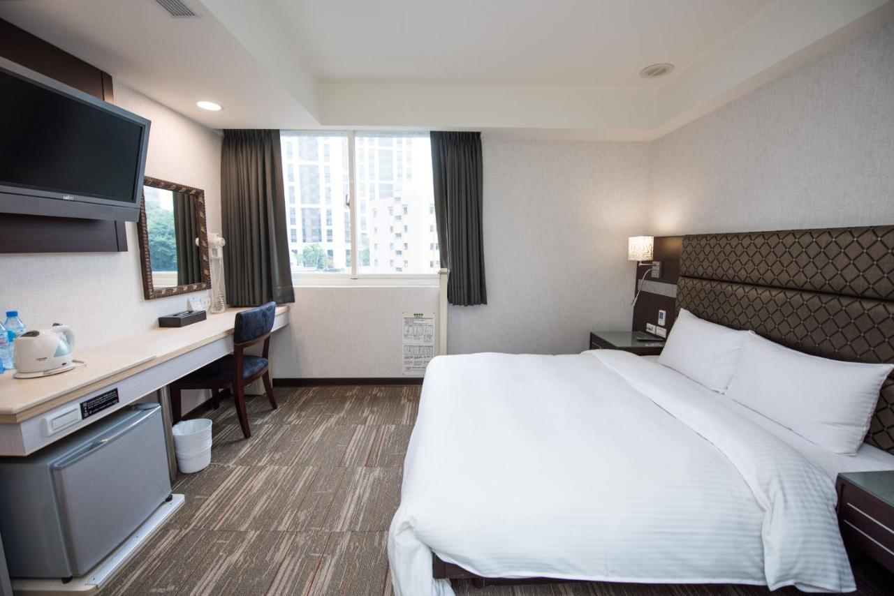 Junli Hotel Banciao Bagian luar foto