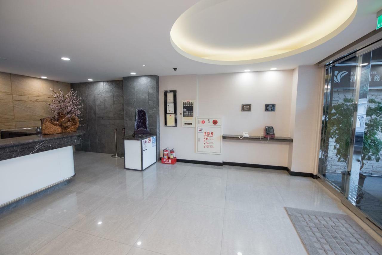 Junli Hotel Banciao Bagian luar foto